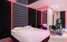 Plaza Motel (Adults Only)